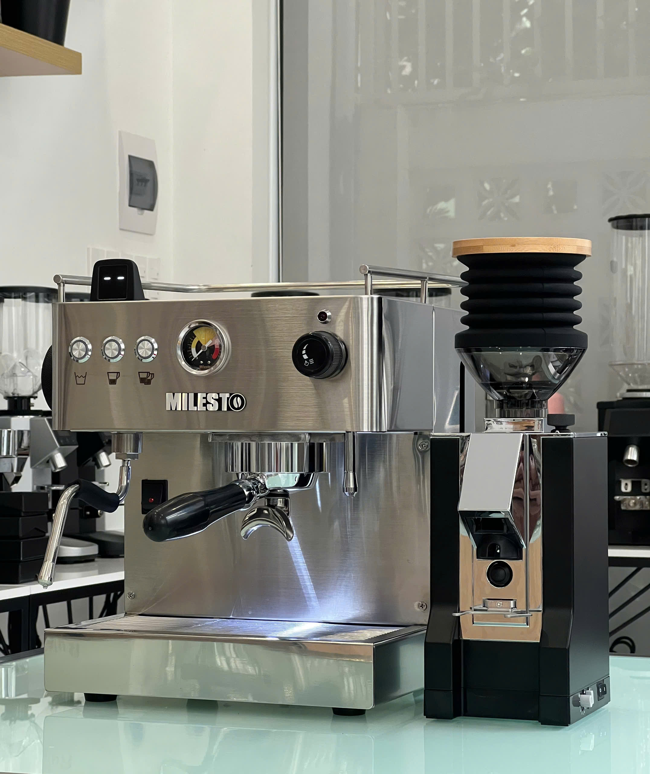 Máy pha cà phê MILESTO  EM 19 - Automatic